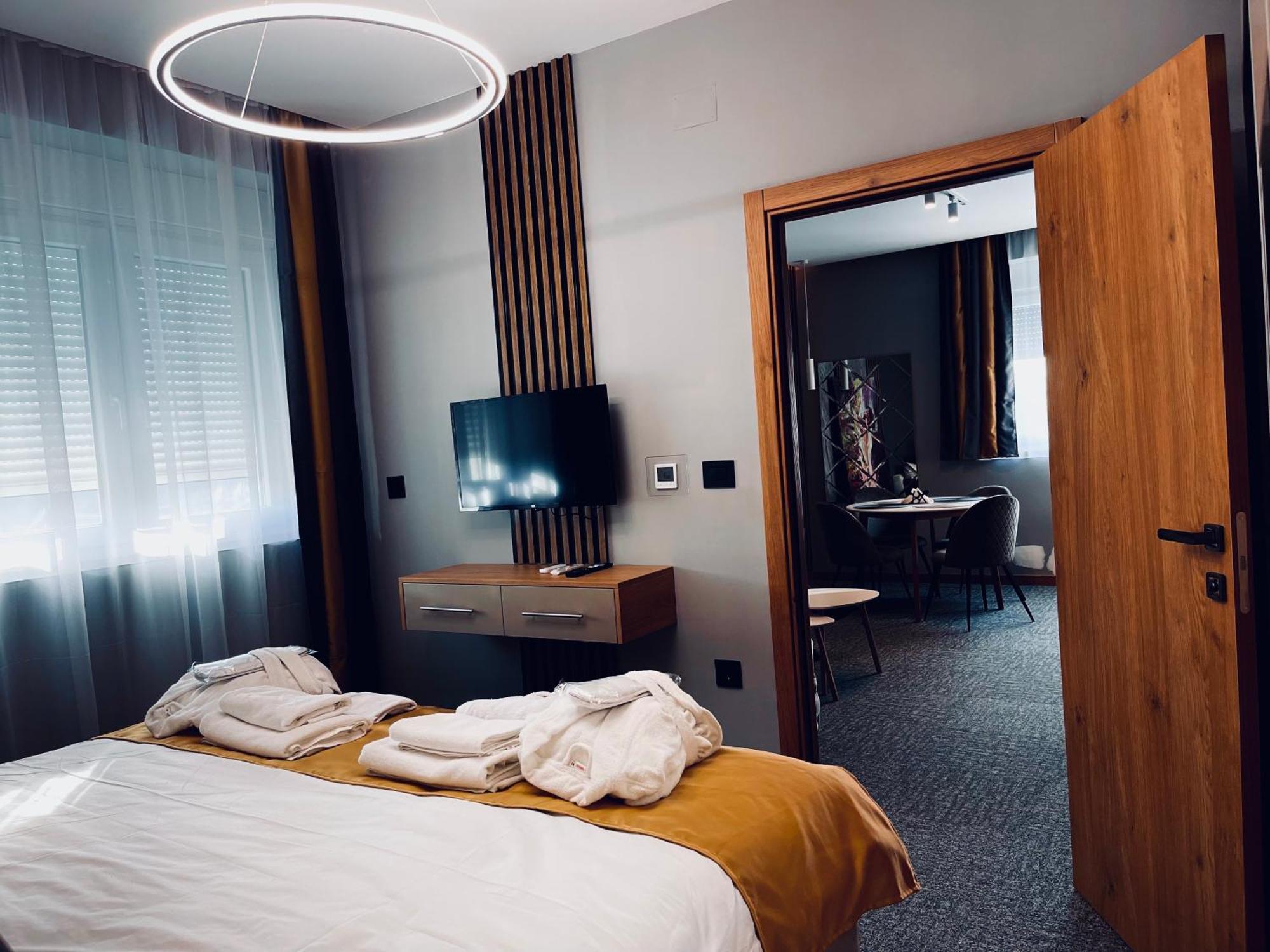 Mozaik Apartments & Spa - Modern 4-Star Apartments With Exclusive Private Spa Wellness In The City Center - Sauna, Jacuzzi, Turkish Bath - Free Parking, Wi-Fi - Rooms & Apartments Cuprija Luaran gambar