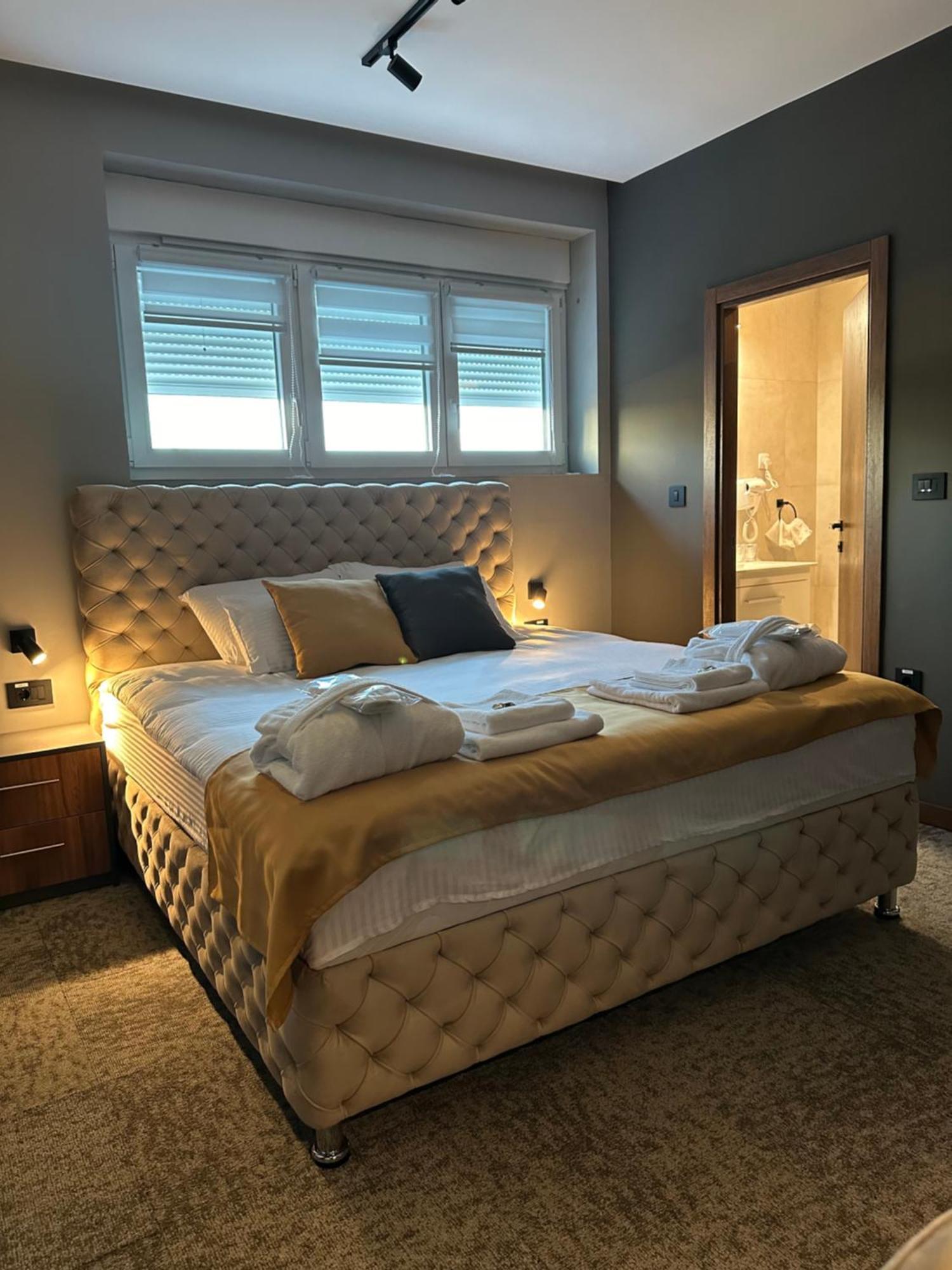 Mozaik Apartments & Spa - Modern 4-Star Apartments With Exclusive Private Spa Wellness In The City Center - Sauna, Jacuzzi, Turkish Bath - Free Parking, Wi-Fi - Rooms & Apartments Cuprija Luaran gambar