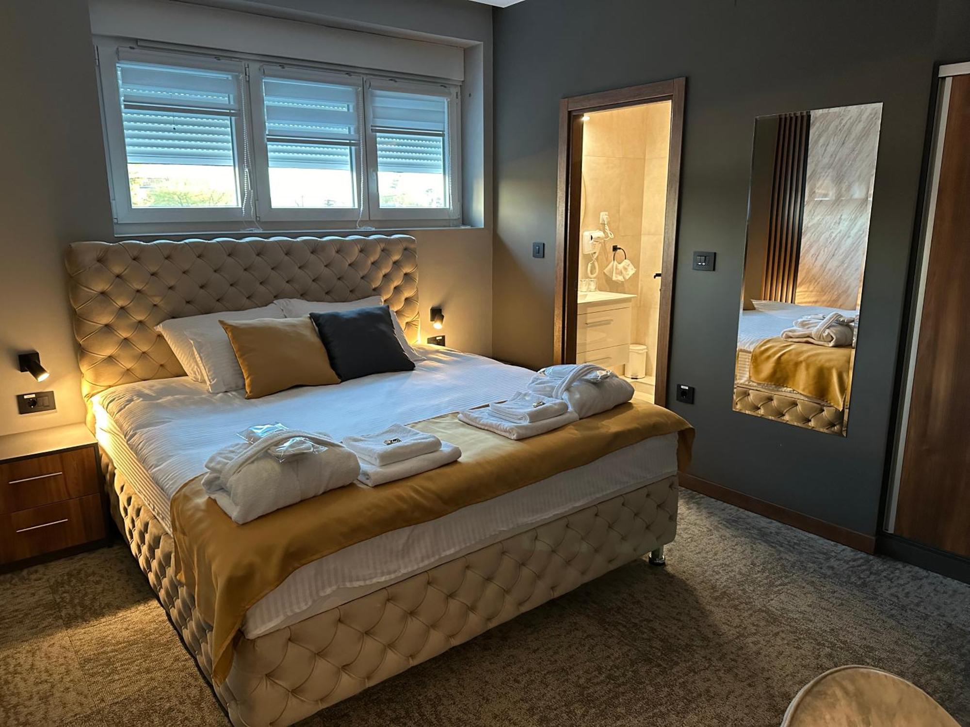 Mozaik Apartments & Spa - Modern 4-Star Apartments With Exclusive Private Spa Wellness In The City Center - Sauna, Jacuzzi, Turkish Bath - Free Parking, Wi-Fi - Rooms & Apartments Cuprija Luaran gambar